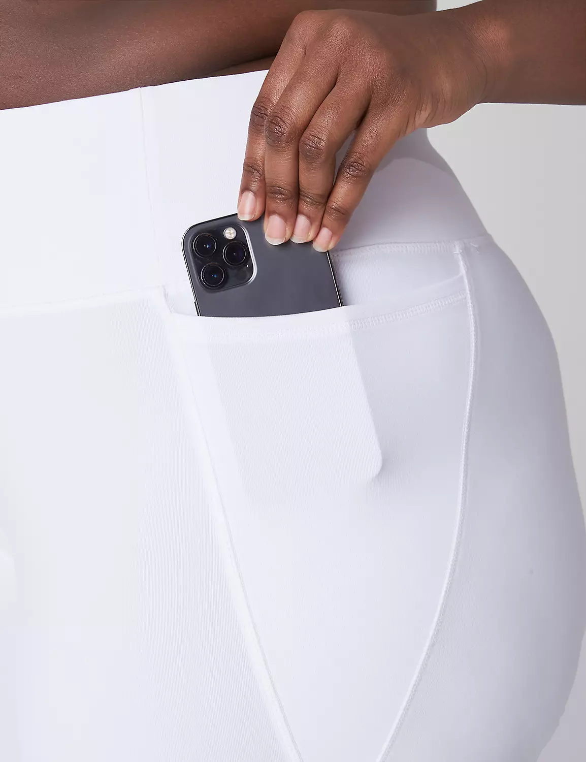 LIVI High-Rise Wicking Knee Short 4 LIVI High-Rise Wicking Knee Short - Image 4